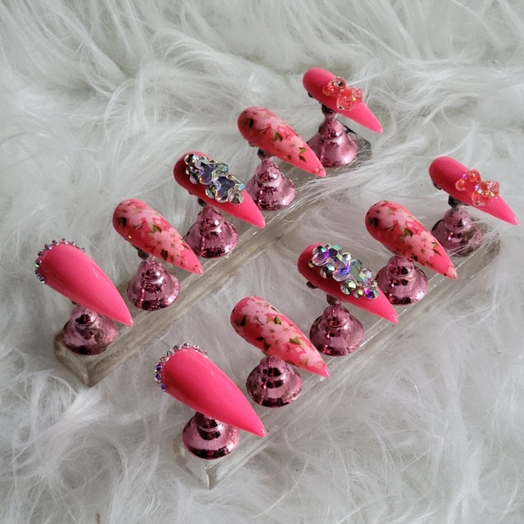 Press on nails - Picture 2 of 5